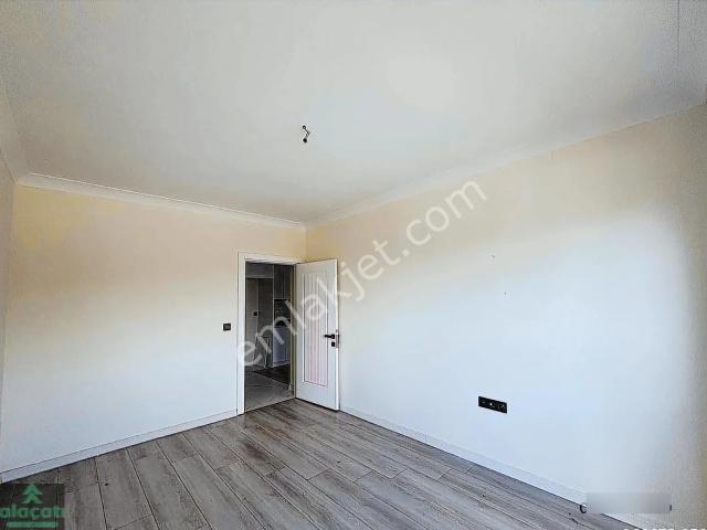 İncek Kızılcaşar'da Kiralık 1+1 Daire Önü Açık Vista Avm Yakını
