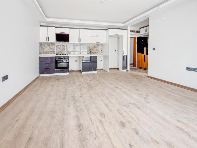 İncek İskanlı 62 M² Sıfır Cam Balkonlu Satılık 1+1 Daire
