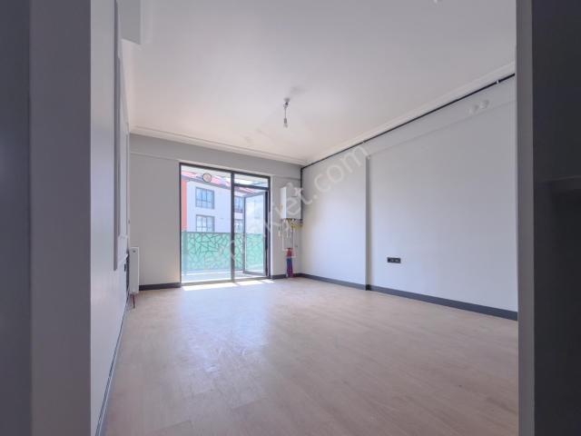 İncek Site İçi Satılık 1+1 Daire Balkon Otopark Güney Cephe