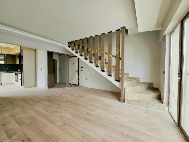İncek Taşpınar 2 Balkon Cadde Üzeri Çift Cephe Geniş 2+1 Kiralık
