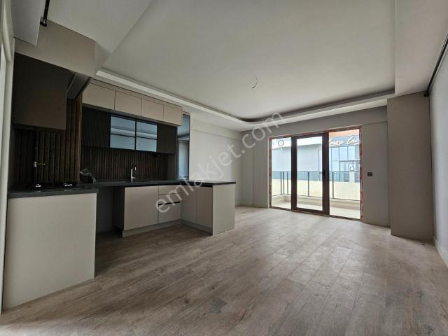 İncek Taşpınar Cadde Üzeri Ara Katta,geniş,balkonlu 1+1 Kiralık
