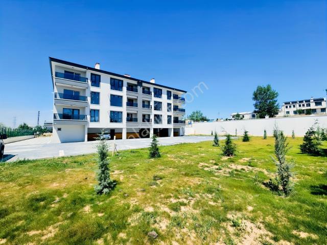 İncek Taşpınar' Da Ara Katta,balkon, Peyjas Alanı 1+1 Kiralık