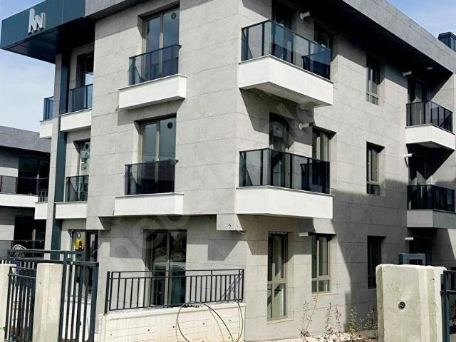 İncek Taşpınar da Yeni Yapılı 1+1 Kiralık Ofis
