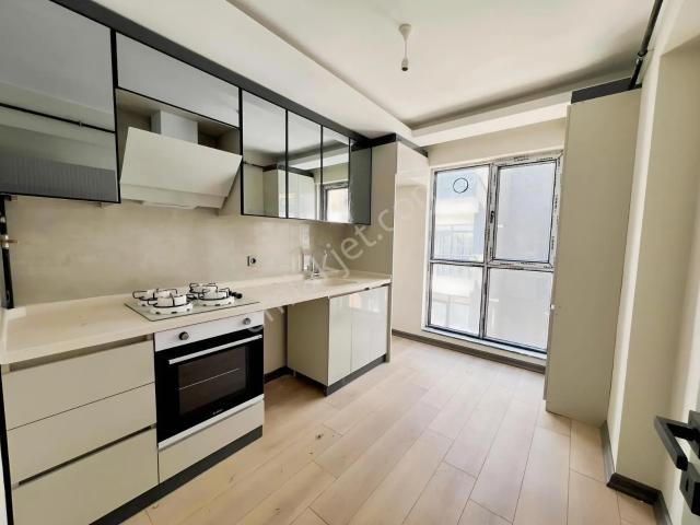 İncek Taşpınar'da Kiralık Bağımsız Mutfak 4+1 !