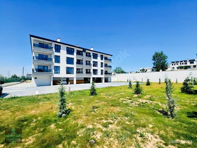 İNCEK TAŞPINAR' DA ARA KATTA,BALKON, PEYJAS ALANI 1+1 KİRALIK