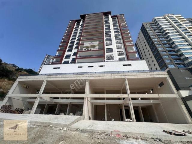 İncesu Caddesin'de Satılık Lüks 4+1 Daire