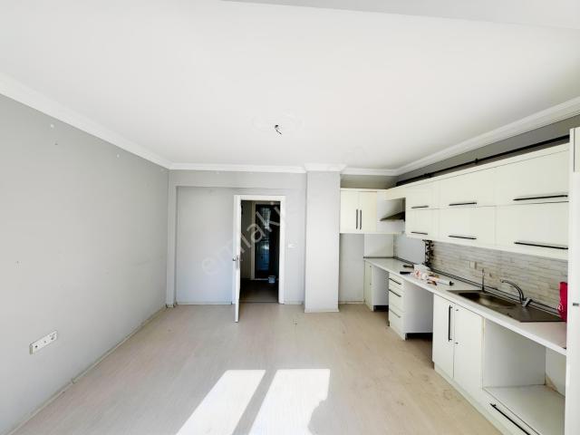 İnci Emlak'tan Fatih Mahallesi'nde Kiralık 2+1 Daire