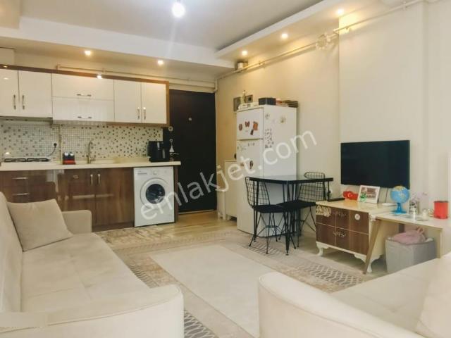 İncilipınarda Satılık Balkonlu Arakat 1+1 Apart Daire