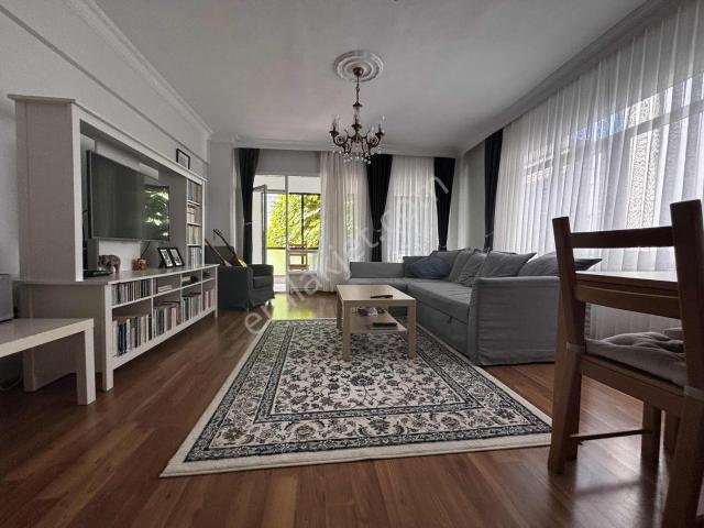 İncirli Caddesinde İşbankası Karşısı 1.kat 3+1 115m2 3 Balkonlu