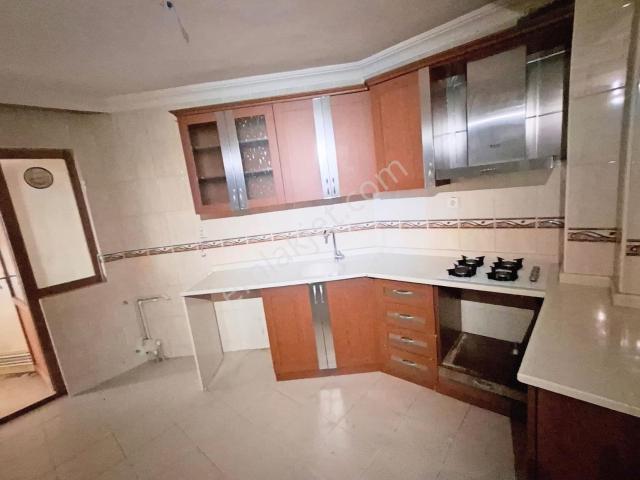 İncirli Mahallesi Merkezi Konumda 3+1 Satılık Daire