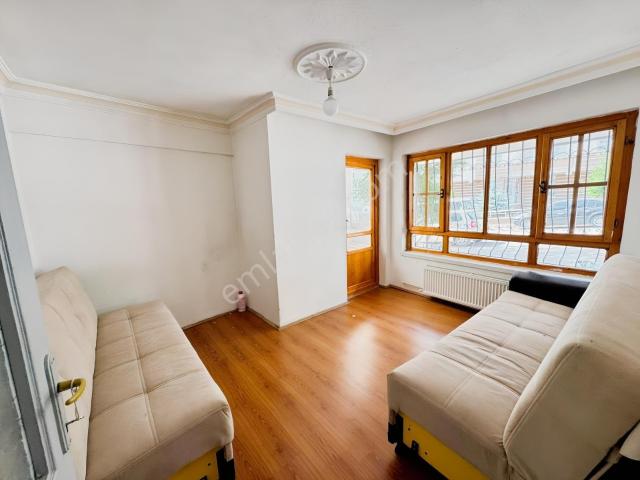 İncirli Mahallesinde 3+1 90m2 Giriş Kat Ön Cephe Krediye Uygun