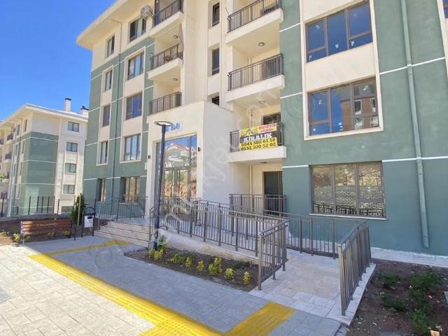 İndere Tokilerinde Kiralık 3+1 Ara Kat Daire