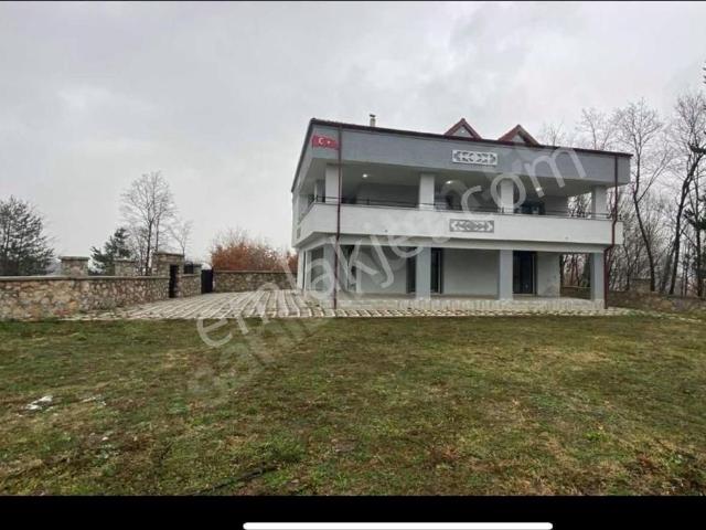 İnegöl Mezit Köyünde 4 Dönüm İçinde Satılık Lüks Villa