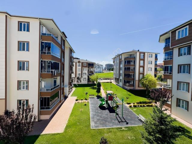 İnegöl Alanyurt Yeni Mah'de, Site İçi, 140m2, 3+1, Satılık Daire