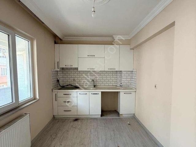 İnegöl Fatih Mah.de Kiralık Eşyasız 3+1 Daire