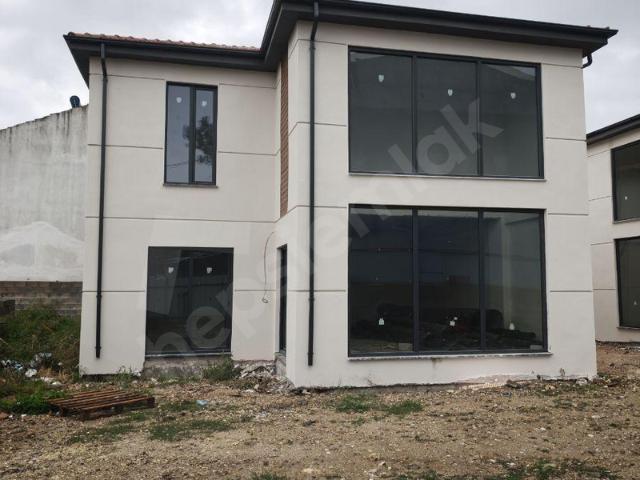 İNEGÖL HOCAKÖYDE 3 VİLLALIK ÖZEL PROJEDE KÖŞE 5+1 SATILIK VİLLA