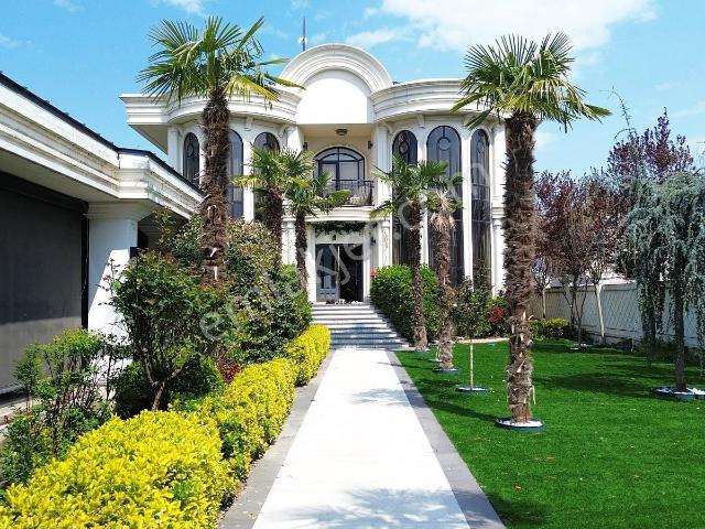 İnegöl'de Kapalı Yüzme Havuzlu Eşyalı Asansörlü Villa | Tekce