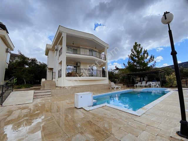 İngilizden Kelepir 4+1 Havuzlu Villa