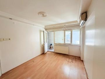 İnönü Cadde Dibi 2+1 75 M2 Doğalgazlı Arakat Metro Yakını Daire