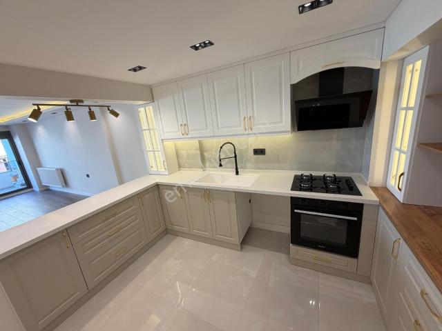İnönü Cadde Üzerinde Satılık3+1 Modern Yenilenmiş Daire