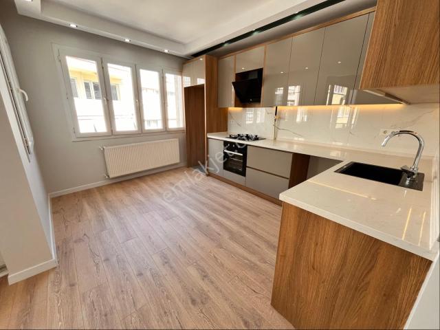 İnönü Cadde Ve Metro Yakını 3+1 115 M2 Arakat Daire