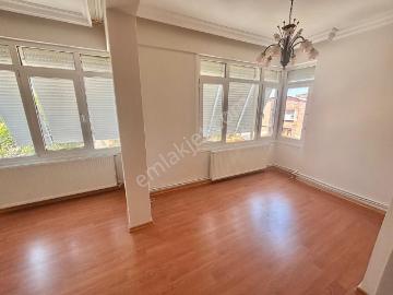 İnönü Caddesi Yakını Bakımlı Arak Kat 2+1 Kiralık Daire
