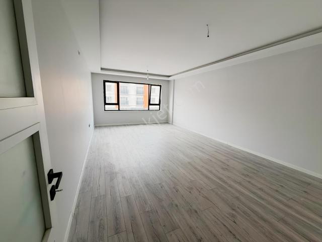 İnönü Bulvarında Bulvar Yenikentte Kiralık Süper 4+1 Lüks Daire