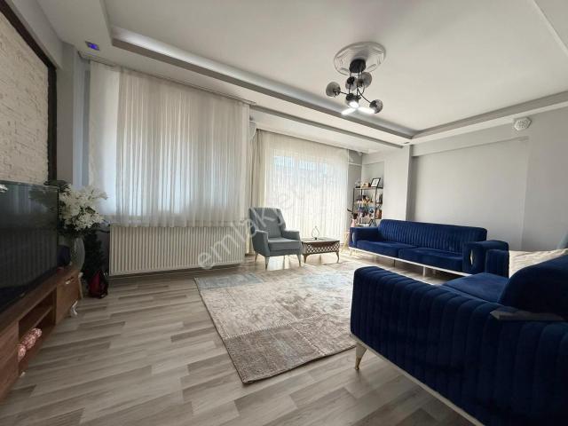 İnönü Mahallesi 3+1 Satılık Daire Geniş Mutfaklı Balkonlu Acil !