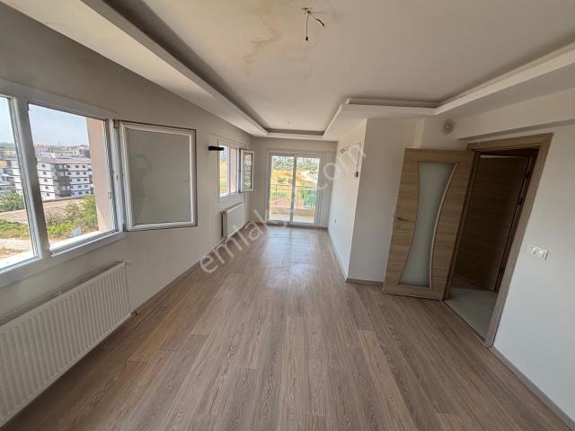 İnönü Mahallesi'nde Site İçerisinde 3+1 Kiralık Daire