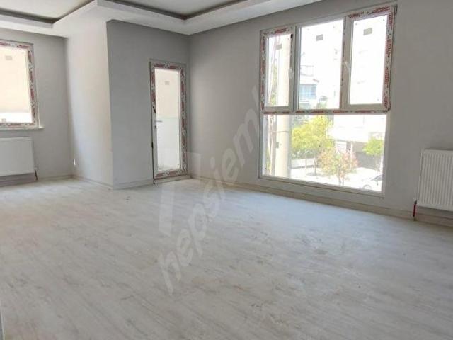 ÇAYIROVA İNÖNÜ MH.DE SATILIK 2+1 ARAKAT CADDEDE ASANSÖRLÜ DAİRE