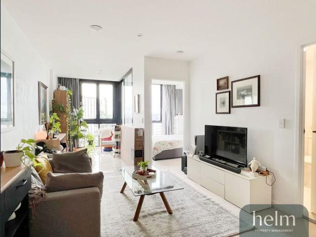 I Bedroom + Study Apartment in Toowong