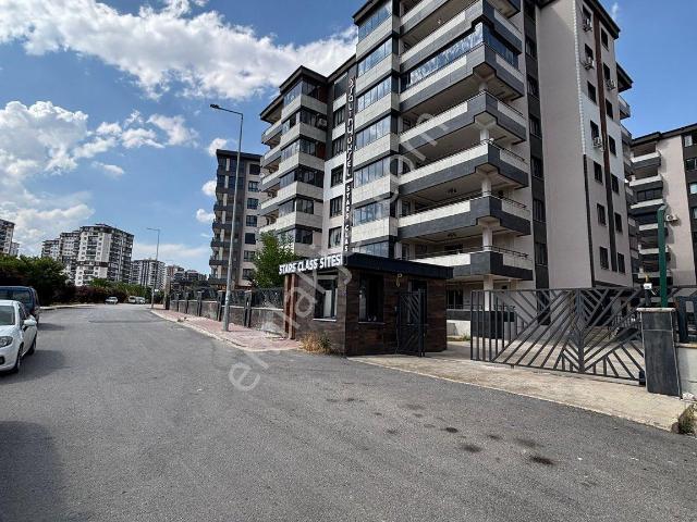 İbn i Sina‘da Site İçerisinde Ara Kat Ultra Geniş 3,5+2 Daire