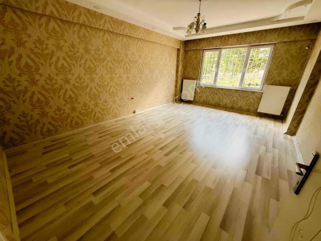İbni Sinada Kiralık Daire. Site İçerisinde