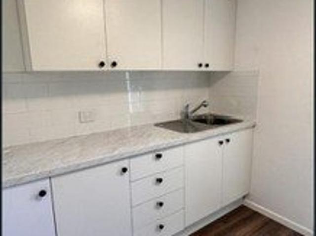 I Brm Semi Detached Flat