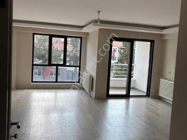 İdeal'den Merkez Çarşı'da Lüks Teraslı Geniş 2+1 Kiralık Daire!