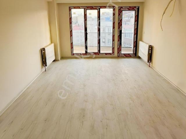 Çiğdem Emlaktan Sümer De Yeni Bina 3+1 Kiralık Daire
