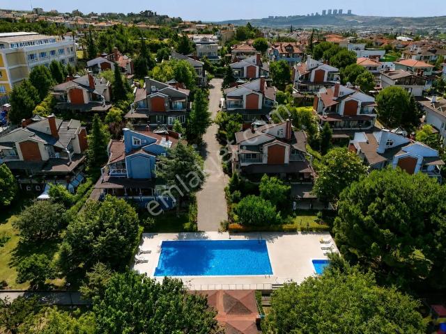 İdenova'dan Çağrışan'da Havuzlu Güvenlikli 5+2 Satılık Villa