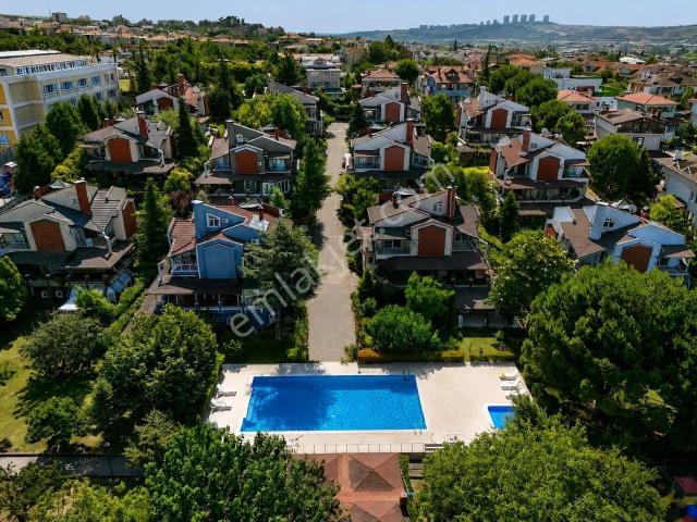 İdenova'dan Çağrışan'da Havuzlu Güvenlikli Sitede 5+2 Prestijli Satılık Villa