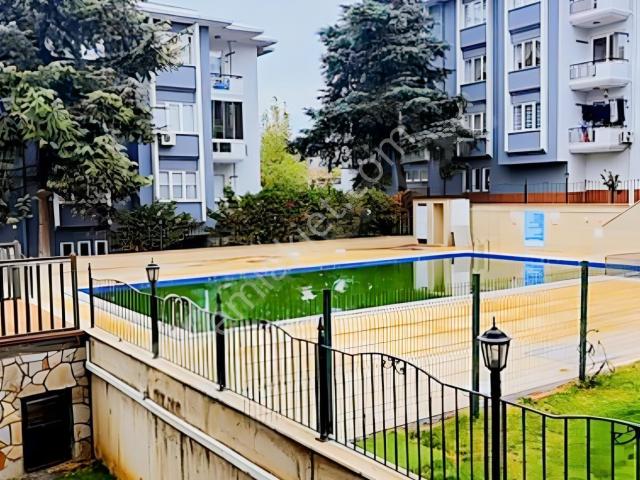 İdenova'dan Çamlıca'da Orhan Kürk Sitesinde 3+1 Kiralık