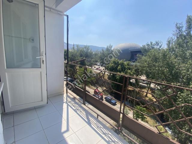İdenova'dan Kurtuluş Caddesi Üzeri Manzaralı Kiralık Daire