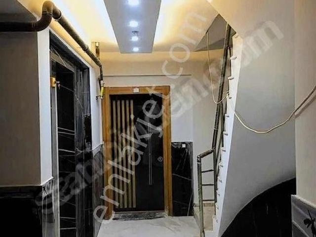 Çiçek Emlaktan Yeni 2+1 Kapalı Mutfak Satılık Daire