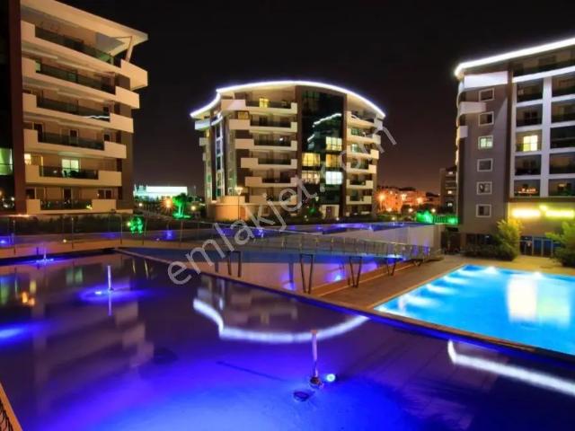 Çiçek Park Sitesi'nde Havuzlu Güvenlikli 3+1 Daire