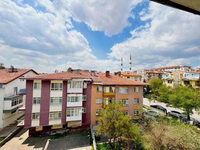 Çiçekli Mahallesinde Katta Güney Cephe 3+1 Acil Kiracılı