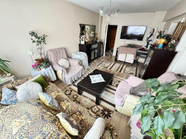 Çiçekli Mahallesinde 3+1 120m2 Katta Krediye Uygun