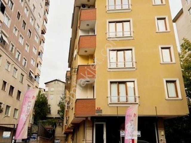 İçerenköy Ataşehir Kiralık Siteiçi 1+1 Sıfır Eşyalı Genç Bina