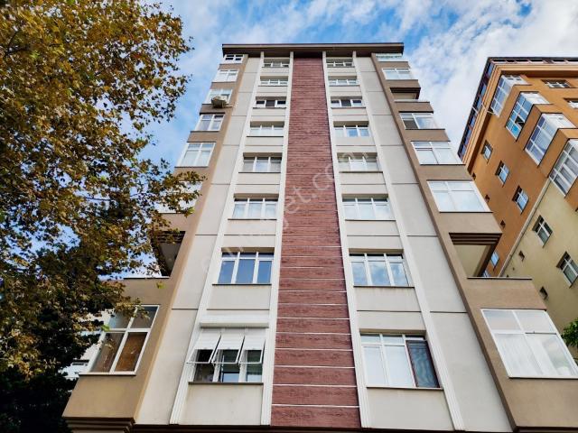 İçerenköy De Küçükbakkalköy Yolu Caddesi Üzeri Kiralık Geniş 3+1