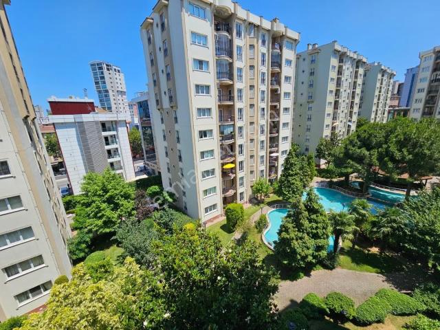 İçerenköy Kiptaş Evleri'nde 3+1 Balkonlu Çift Banyolu 145m2 Kiralık Boş Daire