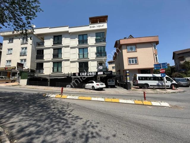 İçerenköy'de 7 Yıllık Binada Bakımlı 2+1 Satılık Daire