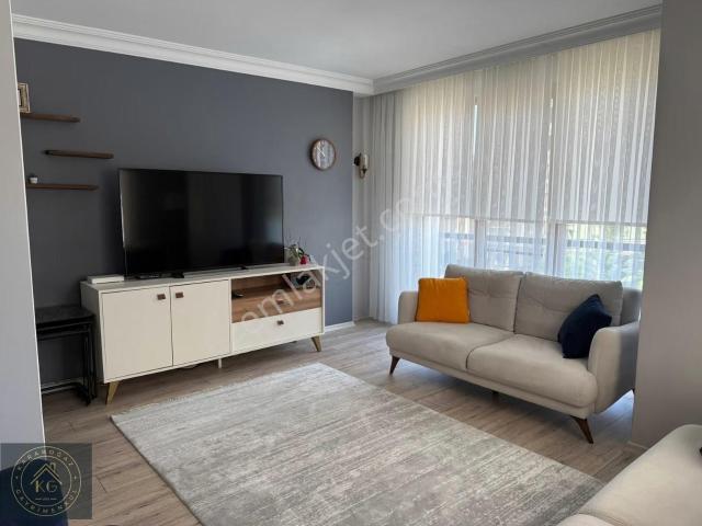 İçerenköy'de Kullanışlı Satılık 2,5+1 Daire