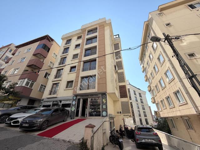 İçerenköy'de Metro Yakını 2+1 Satılık Daire